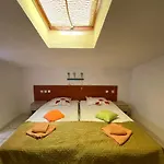 Apartment Garsoniere Victor Seaview Aer Conditionat- Bucatarie-primim Carduri Vacanta-pet Friendly La 3 Minute De Plaja Reyna-zoom Constanta