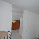 Apartment Garsoniere Victor Seaview Aer Conditionat- Bucatarie-primim Carduri Vacanta-pet Friendly La 3 Minute De Plaja Reyna-zoom Constanta