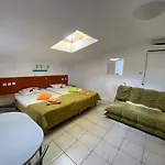 Apartment Garsoniere Victor Seaview Aer Conditionat- Bucatarie-primim Carduri Vacanta-pet Friendly La 3 Minute De Plaja Reyna-zoom *