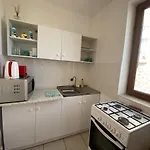 Apartment Garsoniere Victor Seaview Aer Conditionat- Bucatarie-primim Carduri Vacanta-pet Friendly La 3 Minute De Plaja Reyna-zoom Constanta