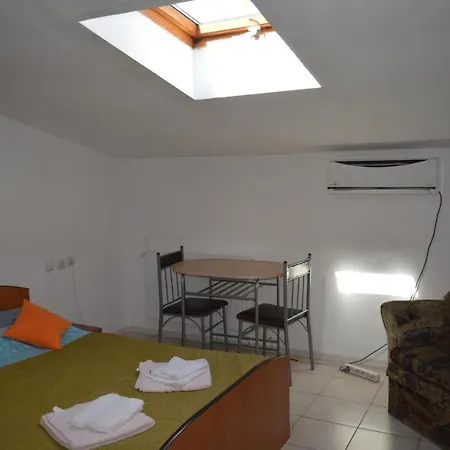 Apartment Garsoniere Victor Seaview Aer Conditionat- Bucatarie-primim Carduri Vacanta-pet Friendly La 3 Minute De Plaja Reyna-zoom *