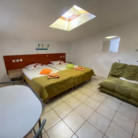 Garsoniere Victor Seaview Aer Conditionat- Bucatarie-primim Carduri Vacanta-pet Friendly La 3 Minute De Plaja Reyna-zoom Apartment