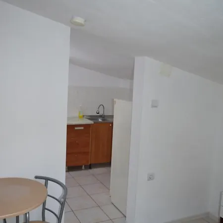 Apartment Garsoniere Victor Seaview Aer Conditionat- Bucatarie-primim Carduri Vacanta-pet Friendly La 3 Minute De Plaja Reyna-zoom Constanta