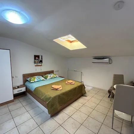 Garsoniere Victor Seaview Aer Conditionat- Bucatarie-primim Carduri Vacanta-pet Friendly La 3 Minute De Plaja Reyna-zoom * Constanta