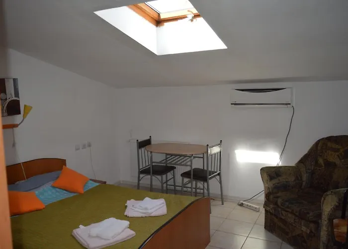 Apartment Garsoniere Victor Seaview Aer Conditionat- Bucatarie-primim Carduri Vacanta-pet Friendly La 3 Minute De Plaja Reyna-zoom *