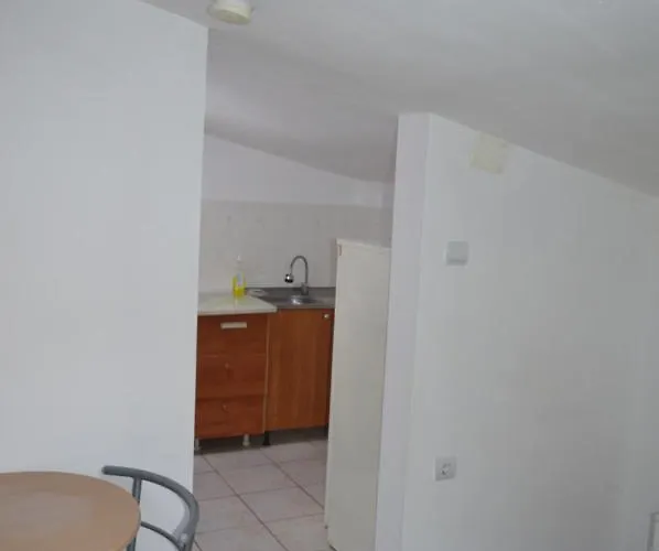 Apartment Garsoniere Victor Seaview Aer Conditionat- Bucatarie-primim Carduri Vacanta-pet Friendly La 3 Minute De Plaja Reyna-zoom Constanta