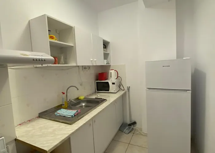 Apartment Garsoniere Victor Seaview Aer Conditionat- Bucatarie-primim Carduri Vacanta-pet Friendly La 3 Minute De Plaja Reyna-zoom *